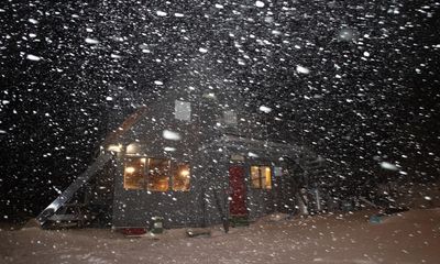 Damaging wind and rain lash Victoria overnight with snow flurries reported in NSW