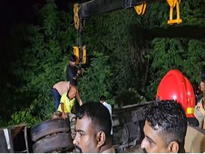 Four dead, many injured as bus falls into ditch on Mumbai express highway