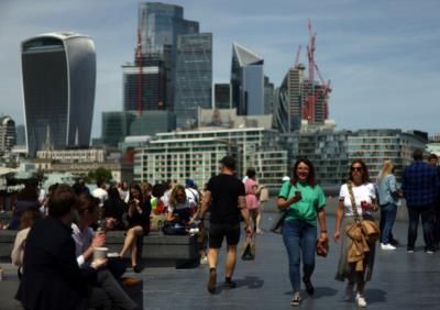 Retail Sales Remain Unchanged In June Amid Moderate Inflation