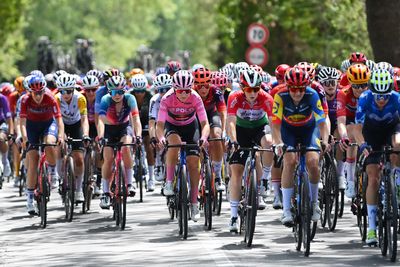 Why does the Giro d'Italia Women still happen at the same time as the Tour de France Hommes?