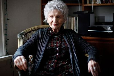 Educators wonder how to teach the writings of Alice Munro in wake of daughter's revelations