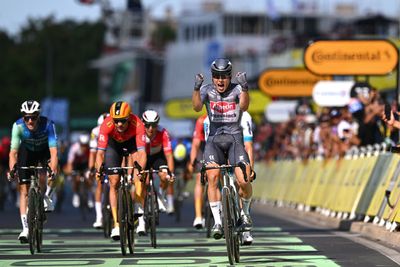 Tour de France: Jasper Philipsen nets third win on frantic stage 16 sprint in Nîmes
