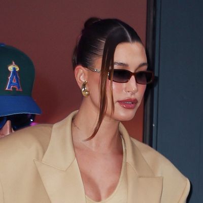 Hailey Bieber Puts a Casual Spin on the Glamorous '80s Jewelry Trend Revival