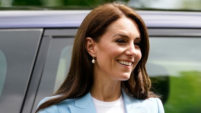 Kate Middleton’s pearl drop earrings are the most elegant finishing touch to an outfit and this £9 alternative is in our shopping basket