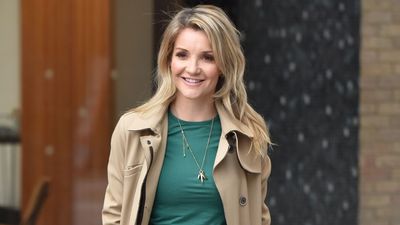 Helen Skelton's charcoal gym leggings with sleek matching zip-up and gold earrings just reminded us that activewear can be a little glam