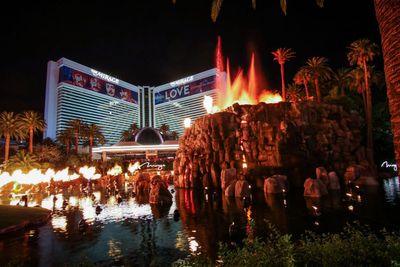 Iconic Las Vegas hotel is shutting its doors