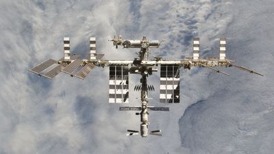 ISS could 'drift down' for a year before SpaceX vehicle destroys it in Earth's atmosphere