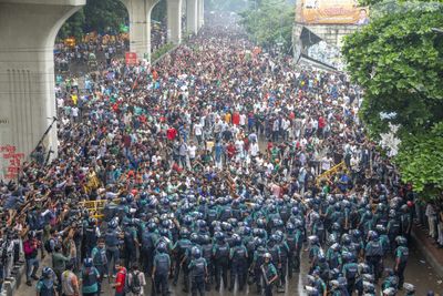 Who are the protesters demanding an end to job quotas in Bangladesh?