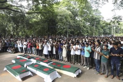 Bangladesh Police Clash With Student Protesters Over Job Quotas