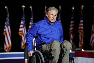 Texas Gov. Greg Abbott vows to continue busing migrants to northern cities at RNC