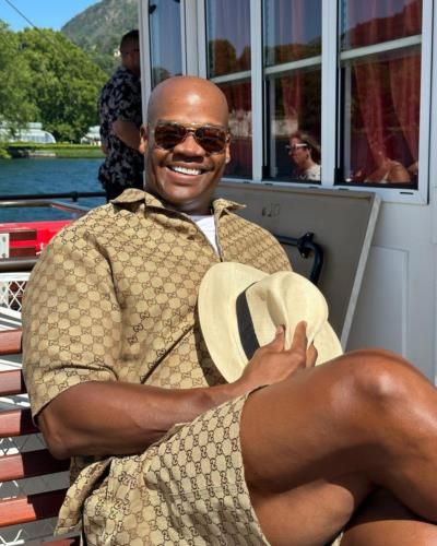 Frank Thomas Rocks Beige Outfit With Stylish Accessories For Photoshoot