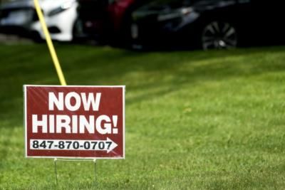 U.S. Unemployment Claims Rise, Fed Monitoring For Rate Cuts
