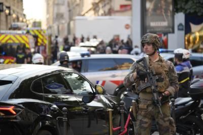 Police Officer Wounded In Knife Attack In Paris