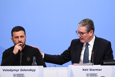 Zelensky to brief cabinet as first foreign leader to visit No 10 under Starmer