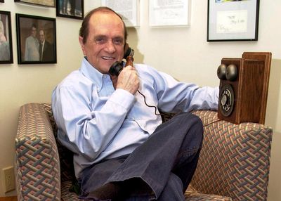 Bob Newhart, deadpan master of sitcoms and telephone monologues, dies at 94