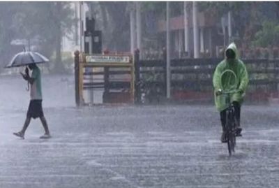 Massive rains strike Mumbai; Railways, bus services hit