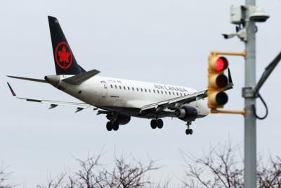 Global Technology Outage Strands Passengers At San Francisco Airport