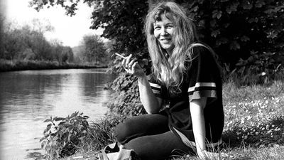 “There are qualities of grandeur and flight in her music, yet it comes across as totally unpretentious and emotionally grounded”: Remembering Sandy Denny