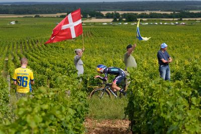 AP PHOTOS: The race to capture fleeting scenes from the Tour de France