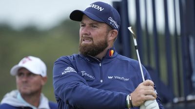 Shane Lowry Makes Double Bogey After Rules Confusion but Recovers to Lead British Open