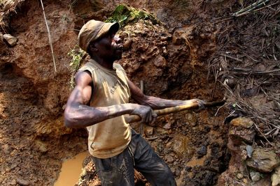 Governor of eastern Congo's gold-rich province bans mining activities to 'restore order'