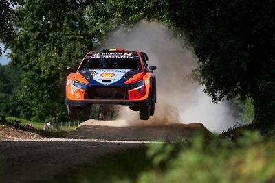 Neuville ignites debate on “pain in the ass” WRC road order rules