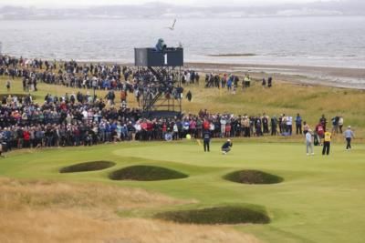 Shane Lowry Leads British Open After Eventful Second Round