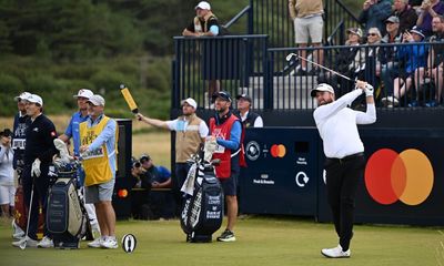 Shane Lowry finds focus after outburst to lead the Open’s war of attrition