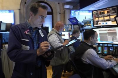 US Stocks Experience Volatility Amid Tech Outage Concerns
