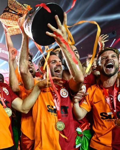 Juan Mata Celebrates Trophy Win With Joyful Teammates