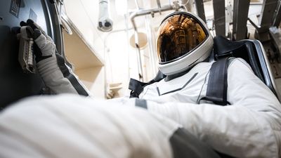 Polaris Dawn crew shows off new SpaceX spacesuits for 1st private spacewalk (photos)