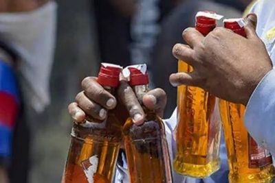 Bihar: Car loaded Nepalese liquor seized in Darbhanga; Peddlers fled the spot
