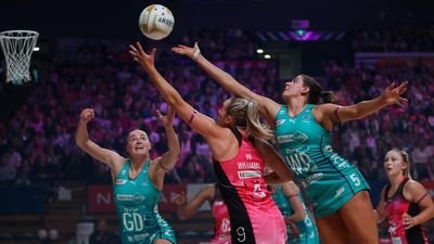 Thunderbirds smash Vixens to make netball grand final