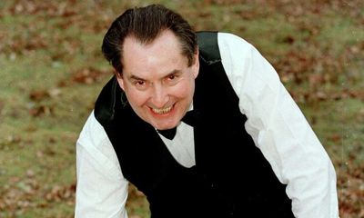 Ray Reardon, six-time snooker world champion, dies aged 91