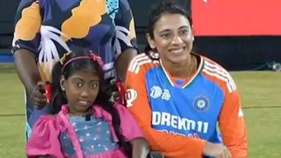 Watch: Smriti Mandhana's heartwarming gesture for specially abled fan at Women's Asia Cup