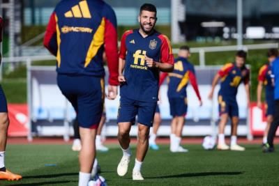 Jordi Alba And Teammates Embrace Camaraderie During Training Session