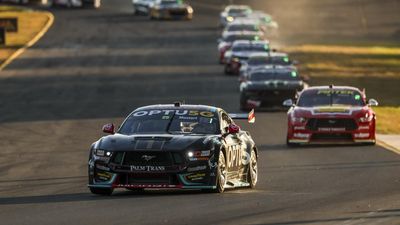 Mostert pips Supercars rival Waters in Sydney showdown