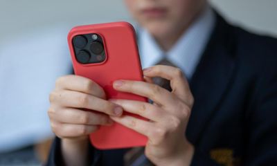 UK parents should check under-18s’ phones for nude photos, says police chief