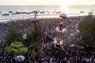 Indonesians Flock To Festival To Cast Mythical Effigies Out To Sea