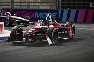 London E-Prix: Wehrlein denies Jaguar duo for Formula E title in thriller