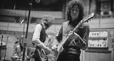 He gave B.B. King “the cold sweats”, replaced Eric Clapton in the Bluesbreakers and founded Fleetwood Mac – how Peter Green changed the course of British blues-rock guitar playing