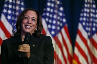 What is the Kamala Harris coconut tree meme?