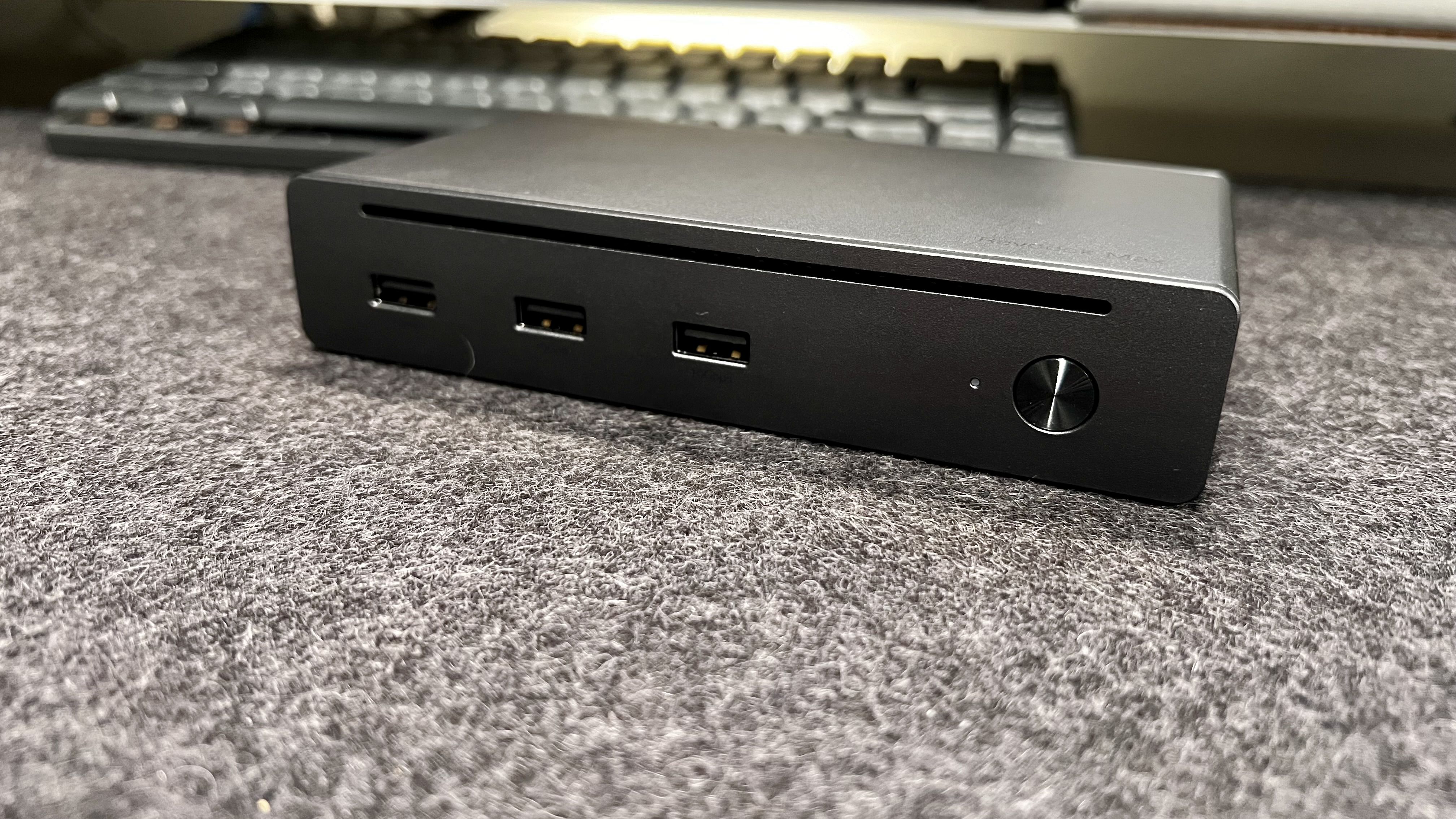 Ugreen Revodok Max 208 8-in-1 Thunderbolt 4 docking…