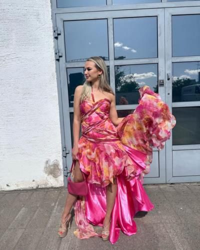 Adelaide Botty Van Den Bruele: Elegance And Confidence In Pink