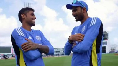 'Teesre-chauthe over mein...': Suryakumar Yadav gives big hint to Axar Patel ahead of first T20I in Pallekele