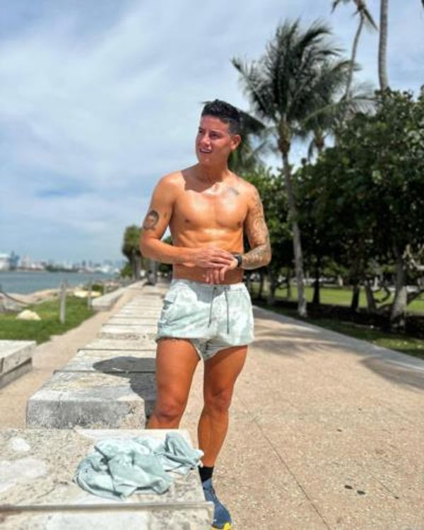 James Rodríguez Showcasing Physique In Shirtless Pose For Fans