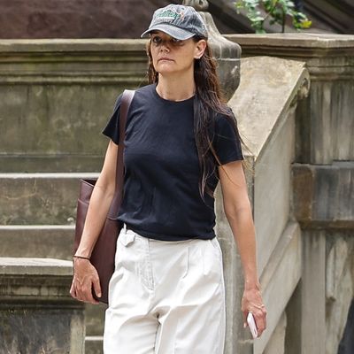 Katie Holmes's Anti-Trend Summer Outfit Dresses Down Her Favorite Madewell Bag and Ballet Flats