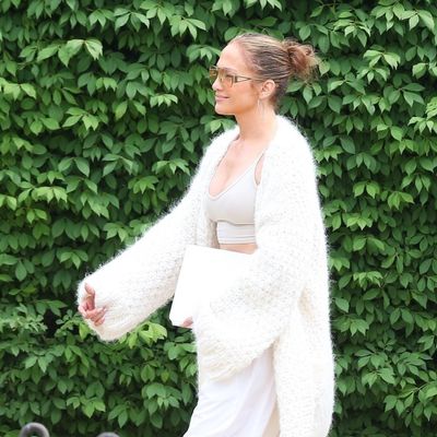 Jennifer Lopez Basically Wears a Blanket to Her Hamptons Gym