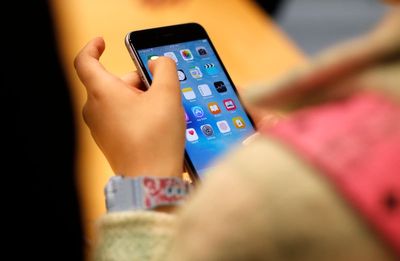Pressure mounts on Labour over smartphones after survey raises concerns on usage by children