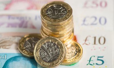 Surprise jump in number of UK people mainly using cash for daily spending